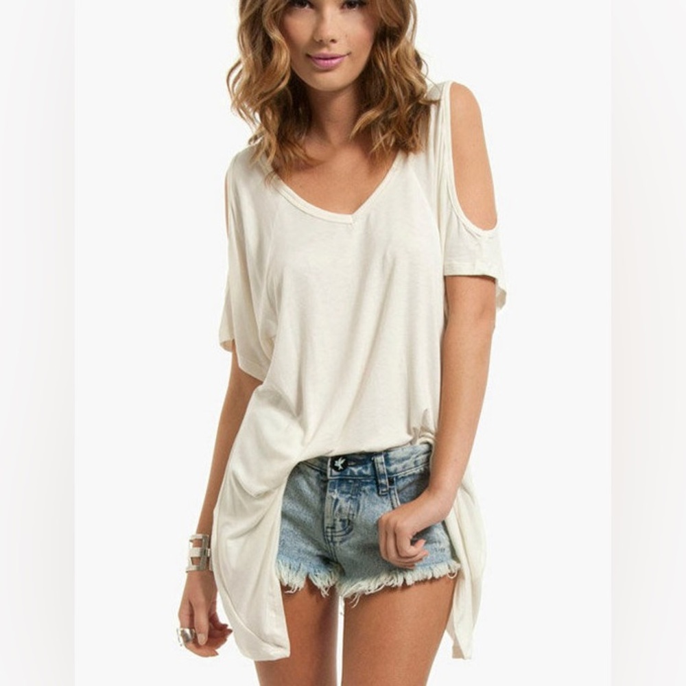 Toni white short sleeve shirt